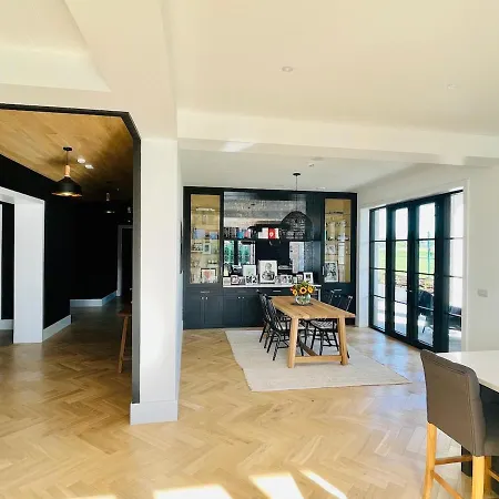 Luxurious In וילה קיל איירן