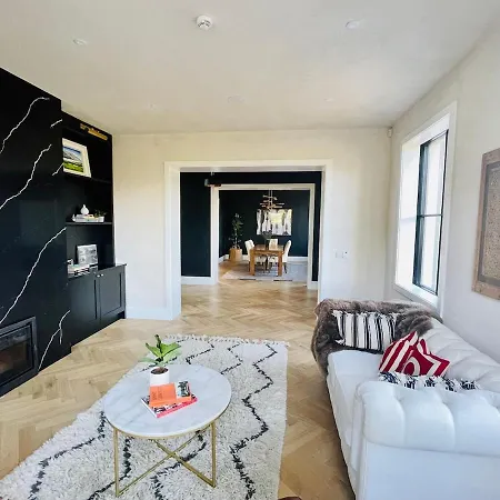 Luxurious In וילה