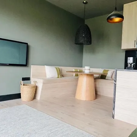 Luxurious In קיל איירן
