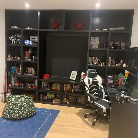 וילה Luxurious In קיל איירן